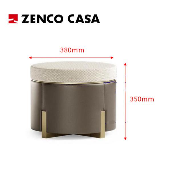 Set de móveis de quarto duplo do hotel inclui cama e sofá com almofadas