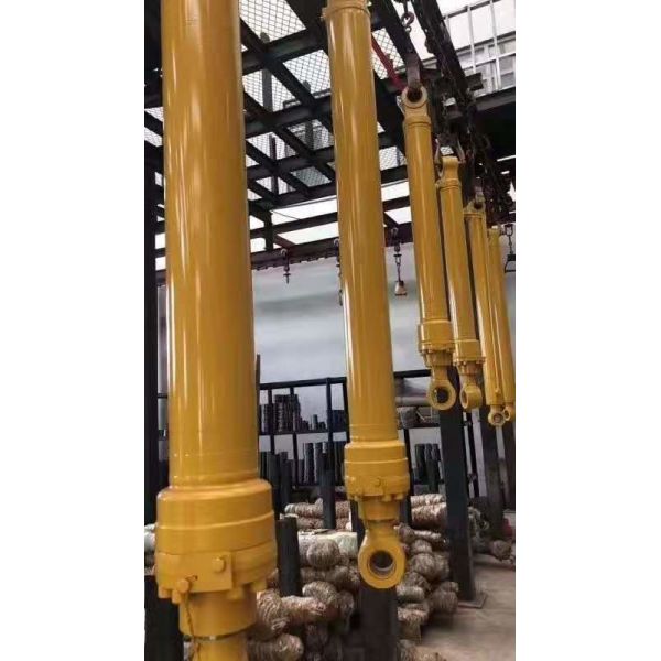 4.5 Cubic Meters Reinforced Rock Bucket with Hydraulic Cylinder Head and Diesel Engine