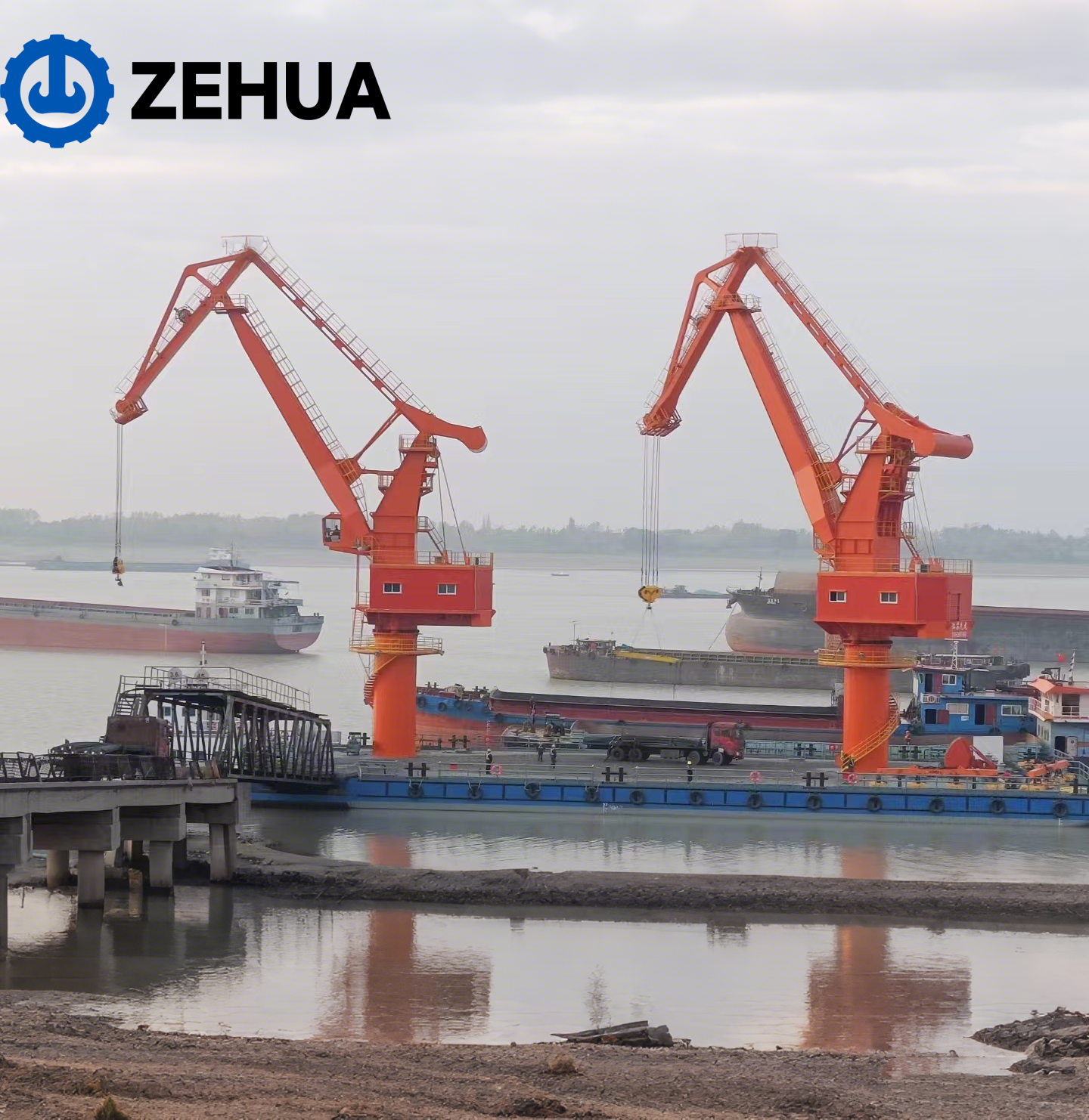 Heavy Duty Port Portal Slewing Crane 10tons 15tons 20tons 360 270 Rotation Grab Bucket Portal Crane Container Handling
