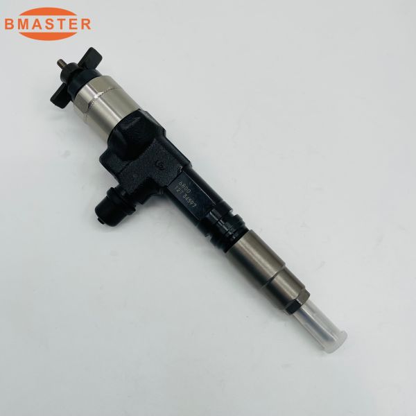 0950006800 KUBOTA Fuel Injector For V3800 Engine Replacement Part For Engine Repair