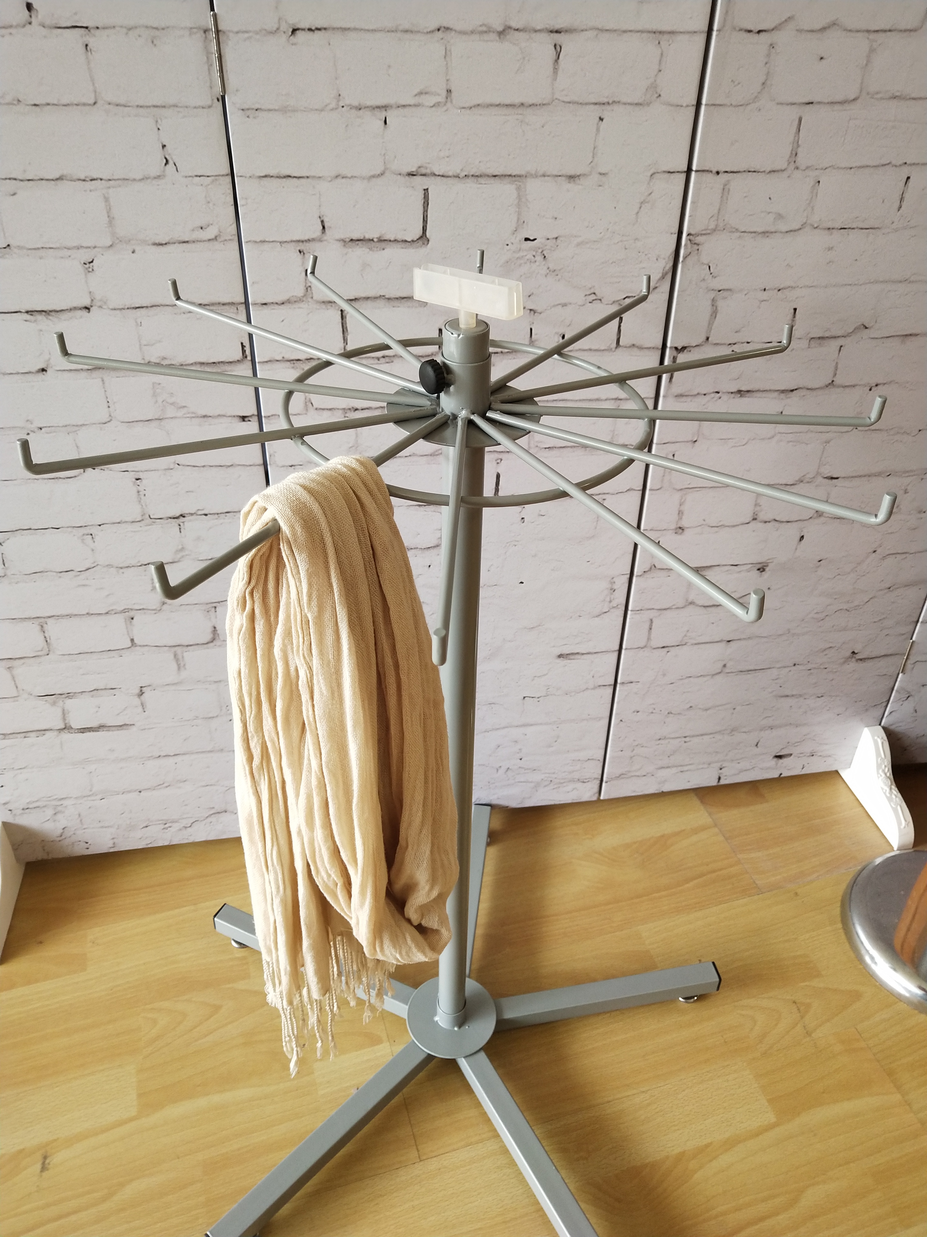 Freestanding спиральная вешалка шарфа металла 32 колец