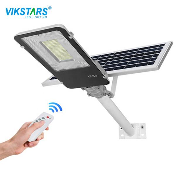 Height 8m Solar Powered Garden Street Lamps 200w IP65 Rainy Days