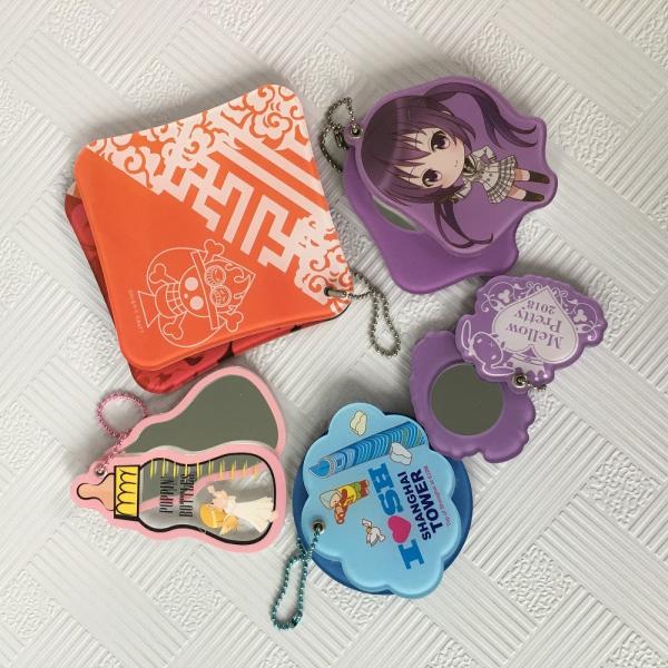Cartoon Character Acrylic Hand Mirror , Lightweight Handheld Vanity Mirror