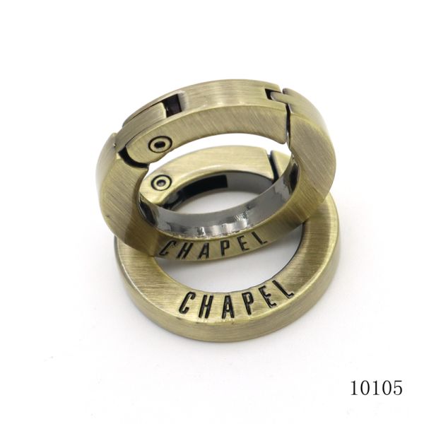 Flat Antique Brass Carabiner 30mm O Ring Keychain With Push Gate