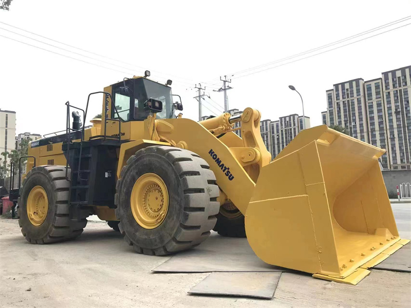 Япония Использованный колесный погрузчик Komatsu WA600 Большой объем мощный двигатель