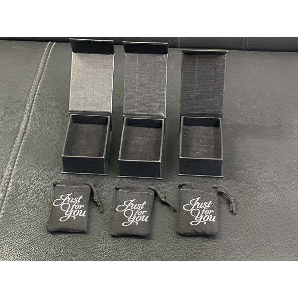 Customized Paper Black Magnet Jewelry Box and Pouches for Your Custom-made Designs