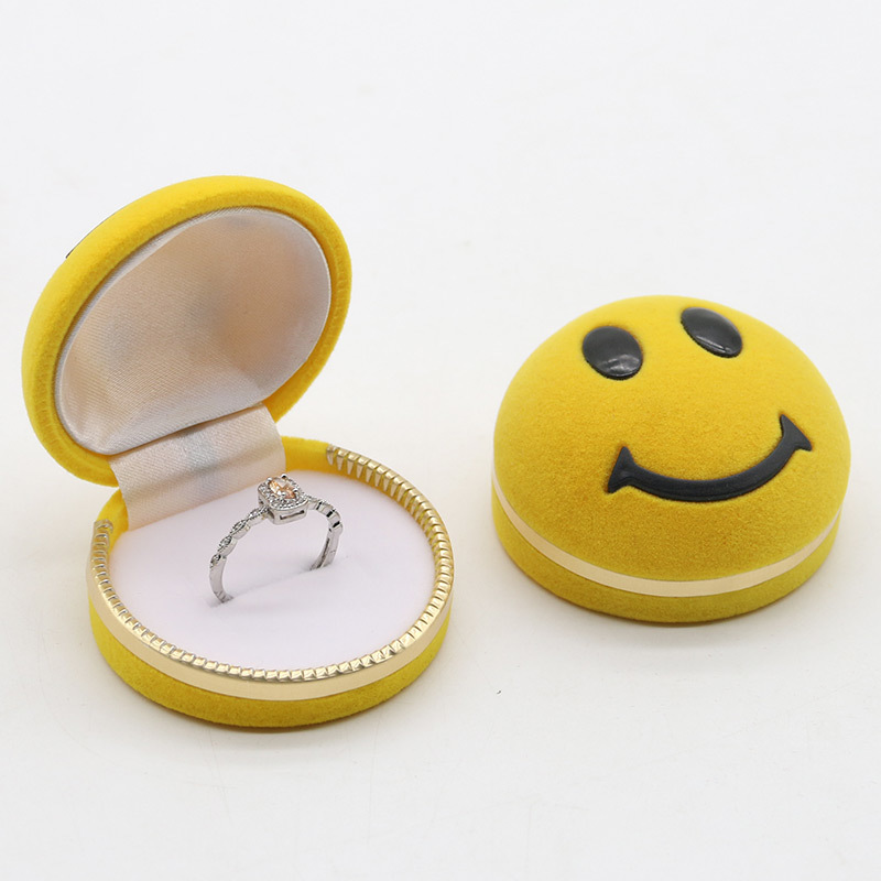 Customizable Velvet Ring Boxes Small Beautiful Round Jewelry Boxes In Various Colors