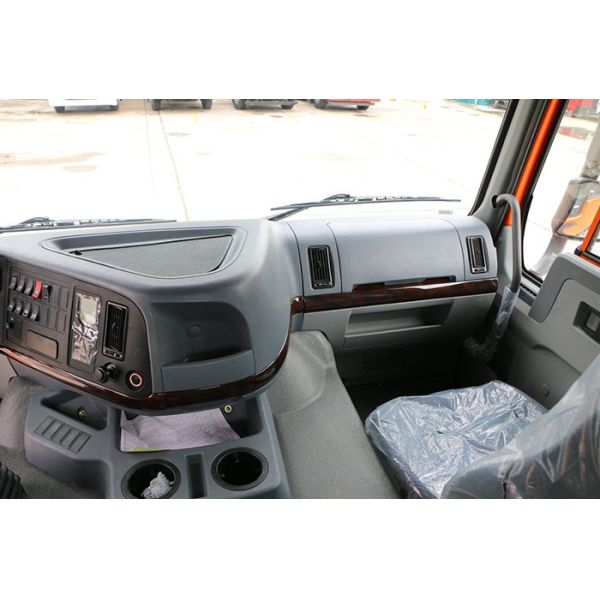 SINOTRUK HOWO ZZ4257S3241W Euro 2 emission standard 6x4 drive wheel 371 hp tractor truck