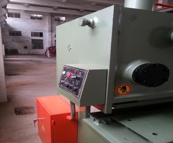 CNC 3m Width Hexagonal Wire Mesh Cutting Machine For Wire Netting Sheet Automatic