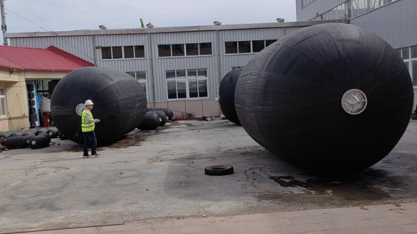 50Kpa 80Kpa Yokohama Inflatable Marine Rubber Fenders STS STD Marine Dolphin