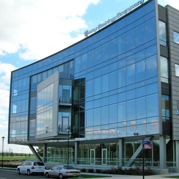 Pared exterior de vidrio caliente curvado Pared de cortina de vidrio laminado endurecido 3mm 4mm 5mm 6mm Muestra de vidrio templado transparente disponible