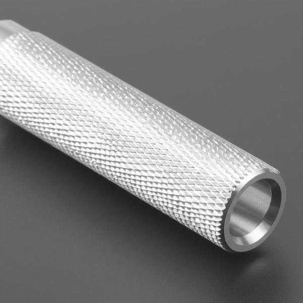 Tube cylindrique moleté en aluminium usiné CNC sur mesure