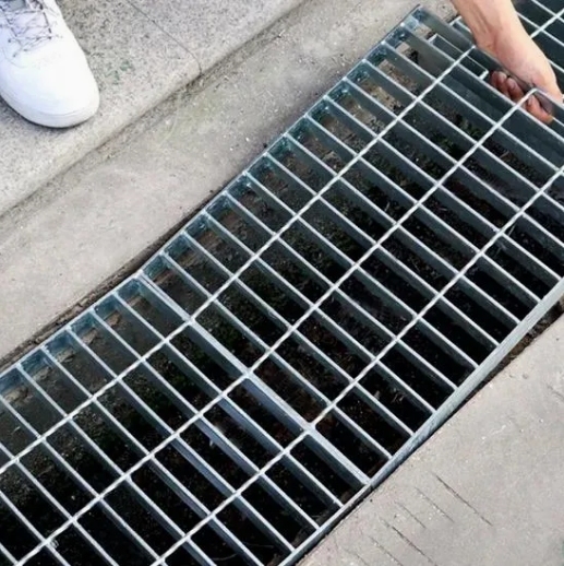 High-Strength Serrated Stainless Steel Grating for Stairs and Drainage Applications