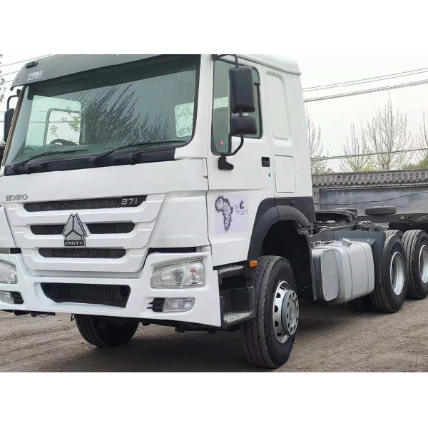 6×4 Приводное колесо Sinotruck HOWO 371HP Тракторный грузовик 8,55*2,5*3,5 м с высокой прочностью