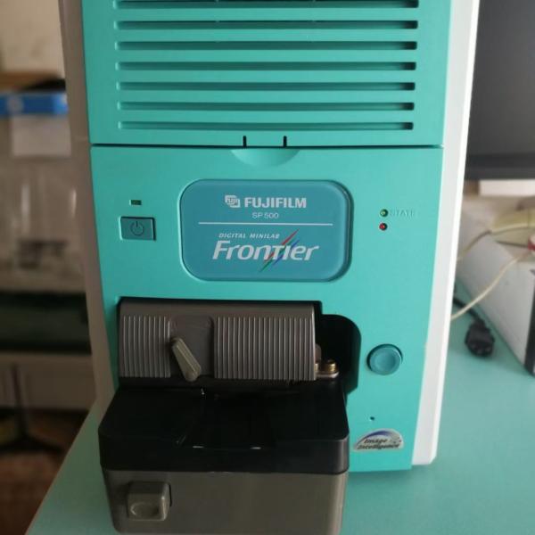 Fujifilm Frontier SP500 Film Scanner with auto carrier, manual carrier and Computer