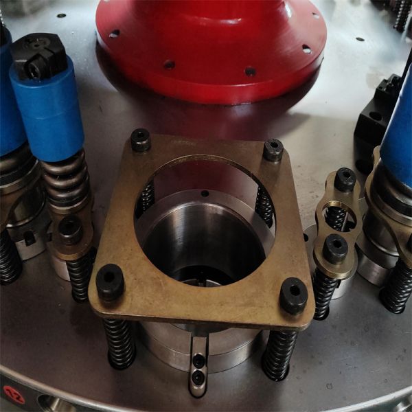 Машина 2023 Cnc башенки Workpiece пробивая машины 300KN 1250mm×2500mm башенки CNC
