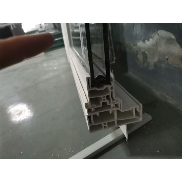 Ветроустойчивое белое одноподвешенное окно из UPVC с грилем и сеткой