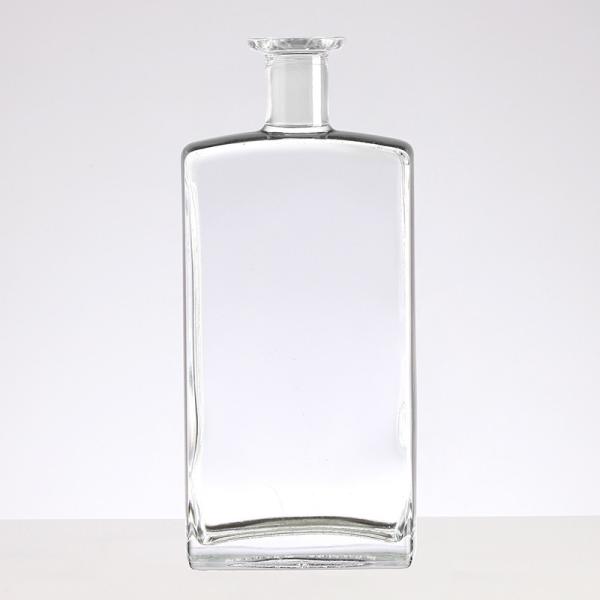 Luxury Clear Glass Bottle for Whisky 500ml 700ml High End Acceptable Customer's Logo