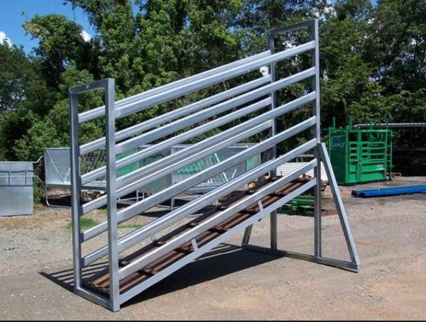 Galvanized Adjustable Wire Cattle Panels , Durable Cattle Loading Ramp