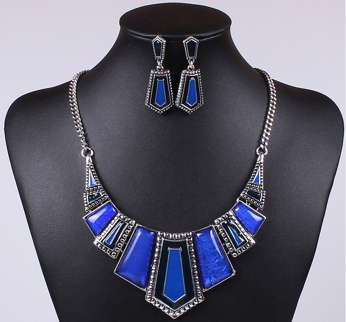 Hot new imitation stone resin plus drip Necklace with earrings