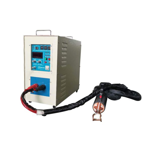 Équipement de chauffage par induction pour le traitement thermique des métaux