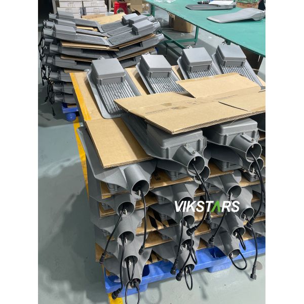 Ventas más calientes Iluminación solar de la calle LED 300W 500W 1600W Para el proyecto Village Parque industrial calle principal