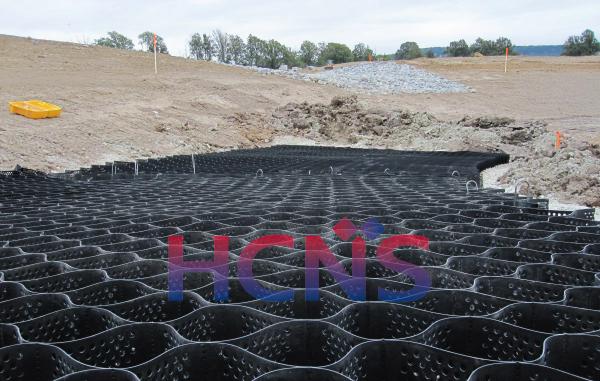 Systèmes faits sur commande d'emprisonnement de Geocell Geocellular de HDPE de nid d'abeilles 100mm
