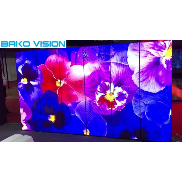 P2.5 SMD2121 Indoor LED Poster Video Display Screen Form Changeable With Wheels / Pedestal