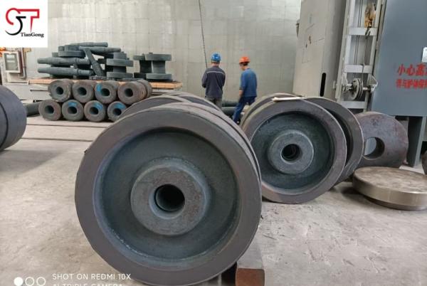 42CrNiMo 18CrNiMo Quality Forging Steels Forged Alloy Metal Forging Products Cement Grinding Gear