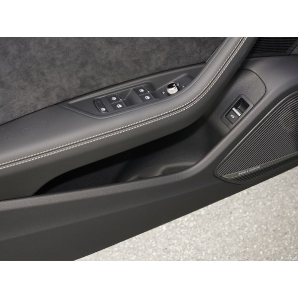 Experimenta viajes familiares de lujo con Audi S4 3.0 TFSI Coche de gasolina Euro VI Estándar de emisiones