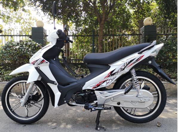 White Color Super Cub Motorcycle Gasoline Fuel 80km/h Max Speed Chain Drive