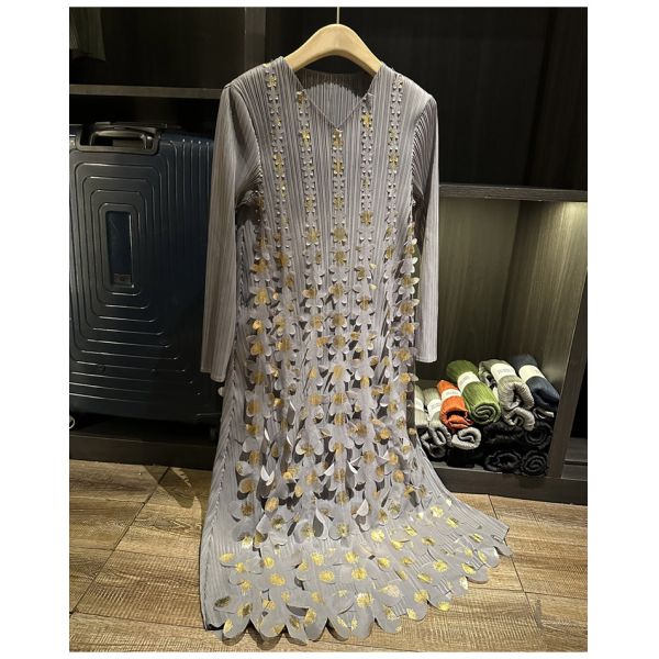 High-End Luxury Short-Sleeved Summer Dress New Gold Stamping Sequin V-Neck Gown Pleated Texture Casual Midi-Length Woven Chiffon
