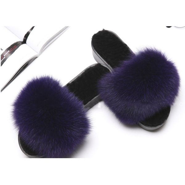 Покрашенные тапочки дам цвета пушистые на лето, скачут милые тапочки женщин