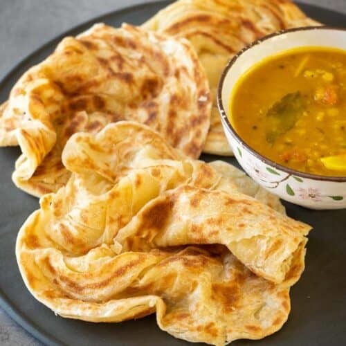Немедленная еда Semi закончила наслоенное Lachha Paratha делая машину