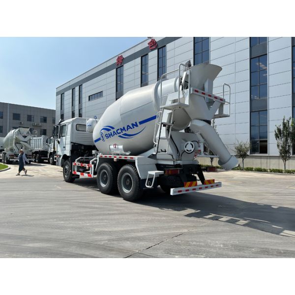 Shacman Industrial Mixing Truck 15 Cbm For Mixing Batch Plant Truck