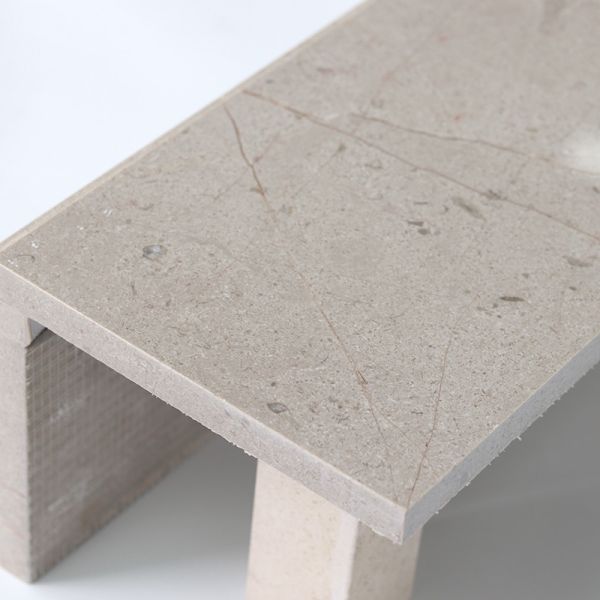 El paso interior amarillo claro de las escaleras del resbalón anti de mármol brillante de las escaleras teja modificado para requisitos particulares