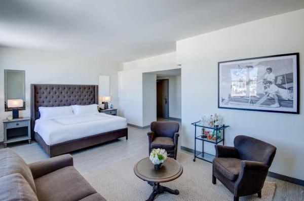 Da Nang hotel American style bedroom furniture set by Fabirc upholstered queen bed with leisure armchairs and wood table
