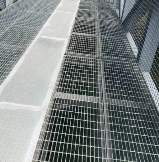 Heavy Duty Stainless Steel Grating for Sturdy Inspection Stairs and Walkways