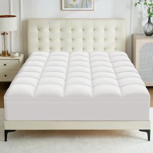 Feather Mattress Pad Providing Even Warmth Distribution and High Purity Feather