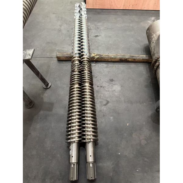 Conical Twin Screw and Barrel with Ra 0.4μm Barrel Surface Roughness and Water Cooling System for 0-60rpm Rotation Speed