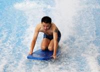O passeio da água de Flowrider do equipamento do parque da água, cavaleiro do fluxo embarca