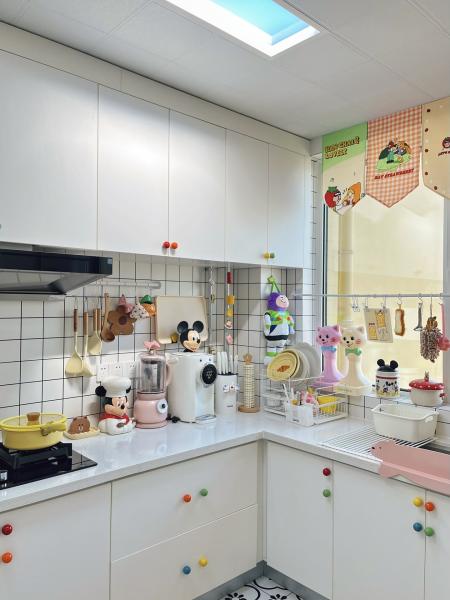 Conception d'armoire de garde-manger de cuisine moderne en stratifié PVC de haute qualité