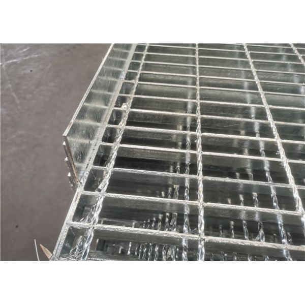 Serrated Stair Tread Platform Steel Grating Hot Dipped Galvanized 3X30
