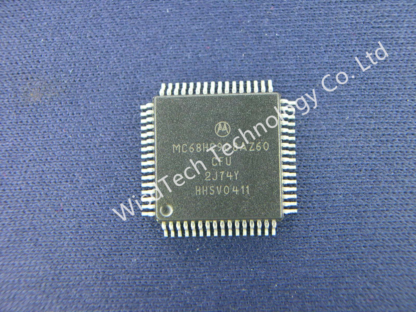 MC68HC908AZ60CFU Комплексные схемы ИК 8-битный микроконтроллер HCMOS