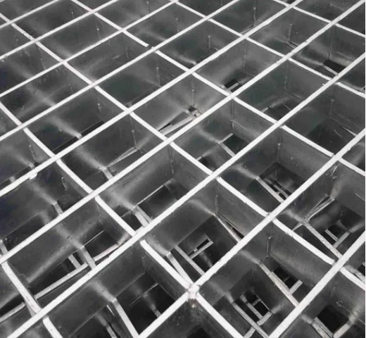 Hot-DIP Galvanized Steel Grating with 3mm-7mm Thickness and 30mm-40mm Pitch for Heavy Duty Applications