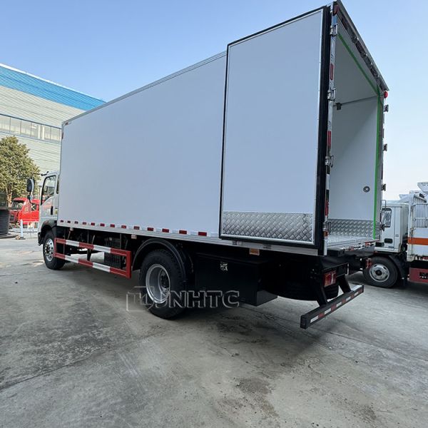 Новый Lihgt холодильный грузовик Sinotruck 4X2 5 тонн для охлаждения продуктов питания доставка низкая цена