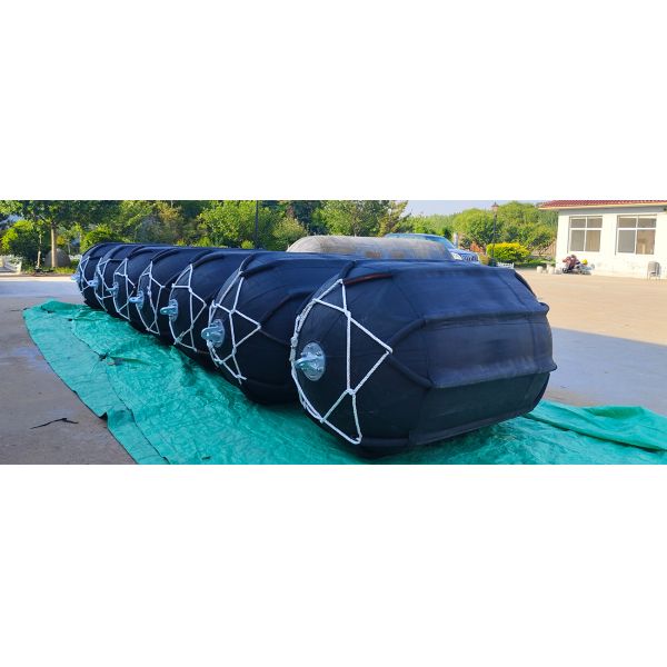 50KPa 80Kpa Pneumatic Rubber Fender Yokohama Yokohama Floating Fenders