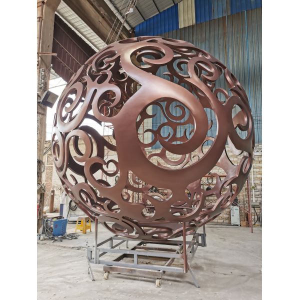 Silver Decorative Garden Ornaments , Pool Contemporary Garden Sculptures