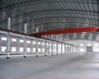 Cadres de portails en acier pour entrepôts préfabriqués. Structure en acier durable avec un design efficace.
