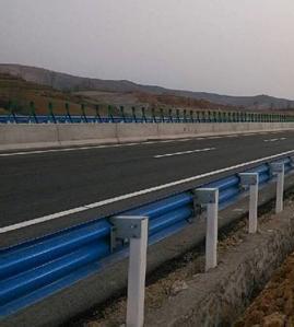Galvanized Square Highway Guardrail Systems Parts Guardrail Posts 6.0mm Thickness